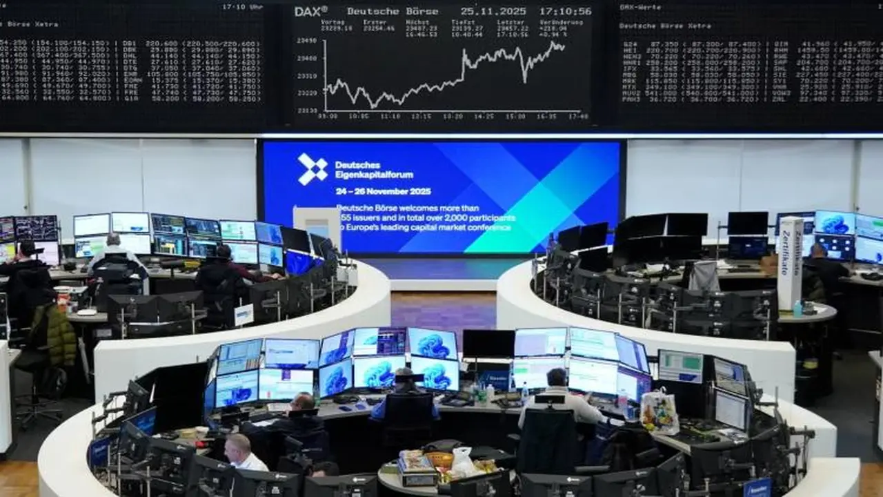 الأسهم الأوروبية تحقق تباينًا في الأداء مع ضغوط تكنولوجية وآفاق الفائدة الأمريكية
